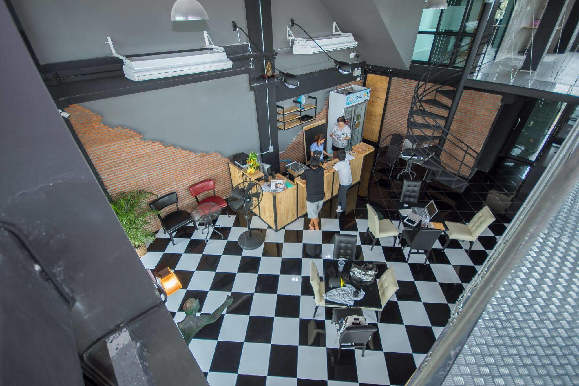 The Logbook Room And Cafe' Чонбури Экстерьер фото